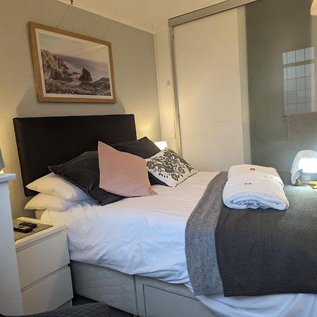 לימינגטון En-Suite Nook Near Forest & Sea, Super Value With Fridge, Microwave And Tv מראה חיצוני תמונה