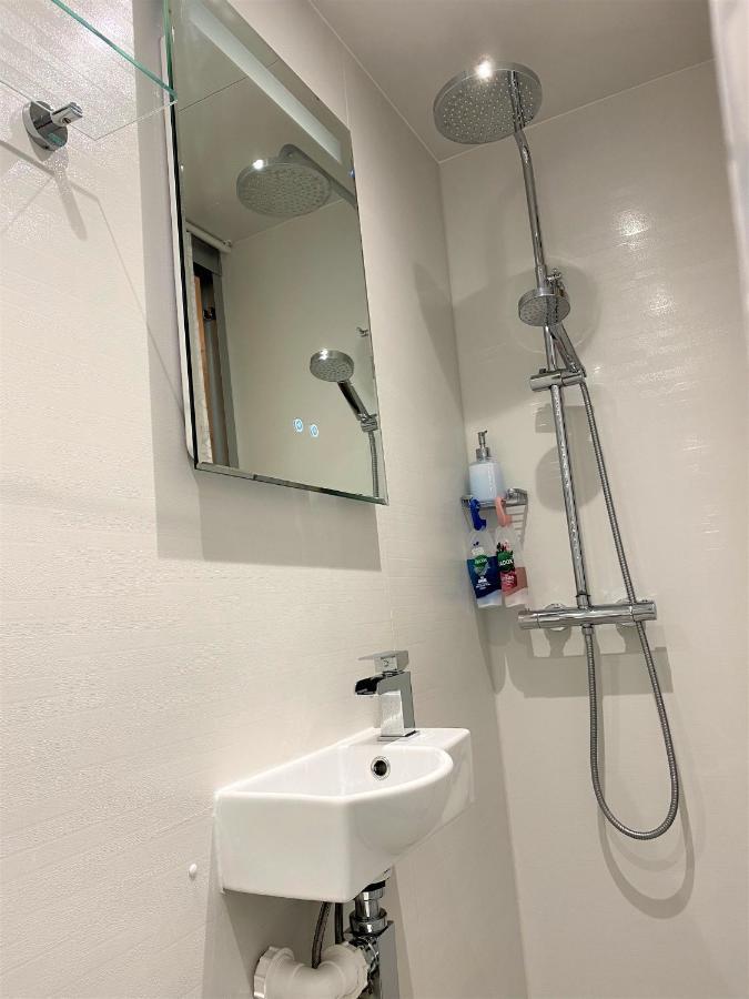 לימינגטון En-Suite Nook Near Forest & Sea, Super Value With Fridge, Microwave And Tv מראה חיצוני תמונה