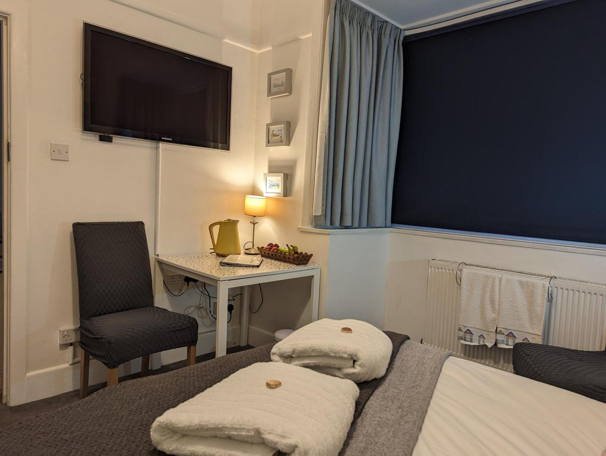 לימינגטון En-Suite Nook Near Forest & Sea, Super Value With Fridge, Microwave And Tv מראה חיצוני תמונה